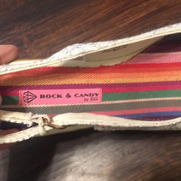 Cute cream colored wedges - Picture 3 of 9